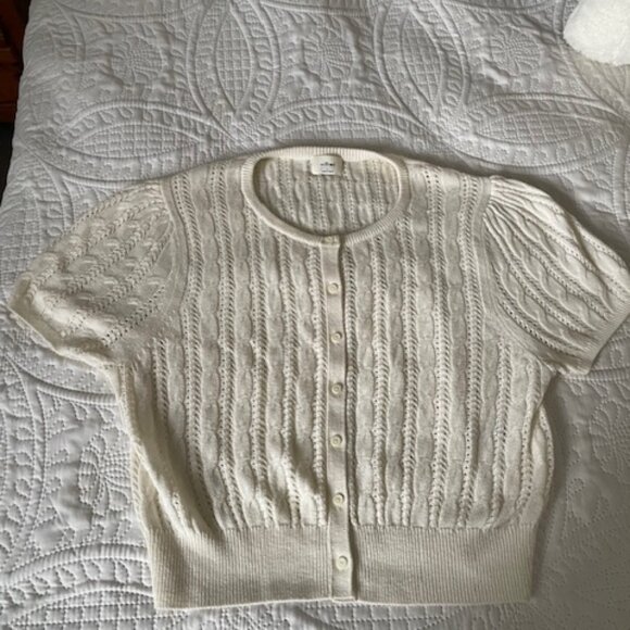 Aritzia Sweaters - Aritzia cream sweater, Size Large,